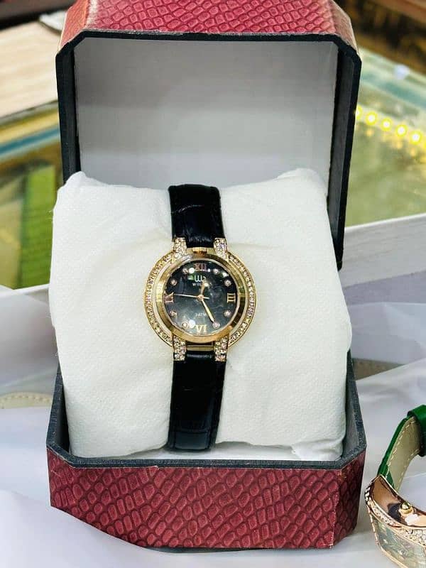 •  Material: Leather •  Product Type: Watch • 45WTYRW 1