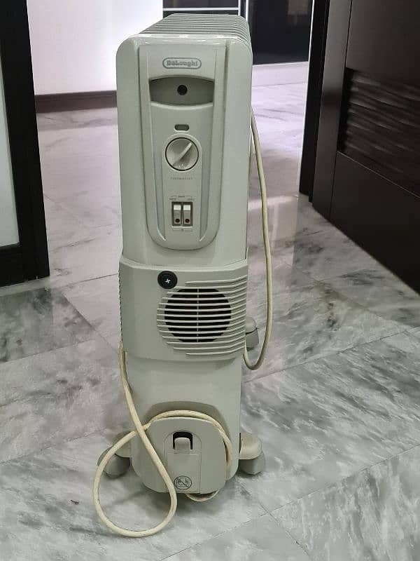 Delonghi oil heater . . . . 10/10 condition 0