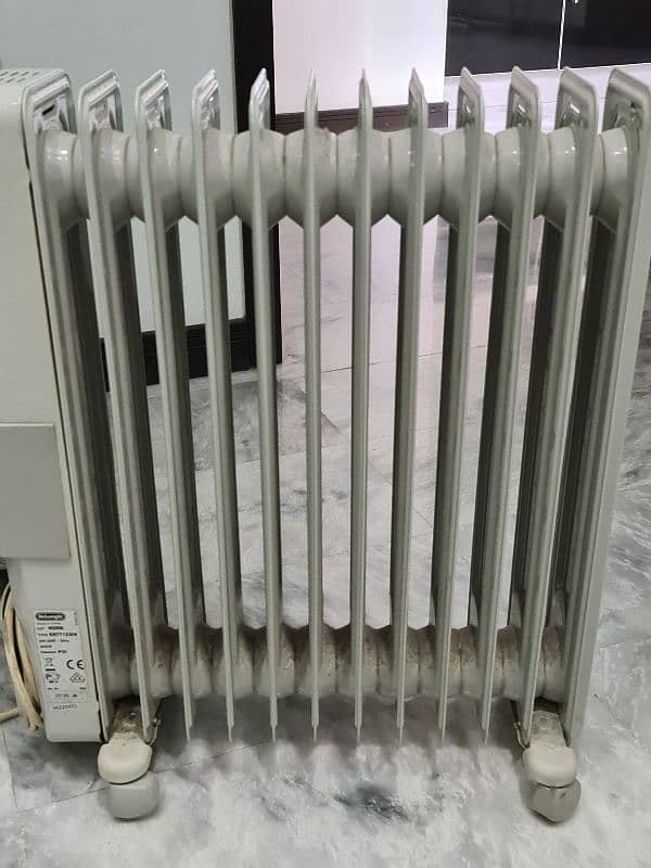 Delonghi oil heater . . . . 10/10 condition 2