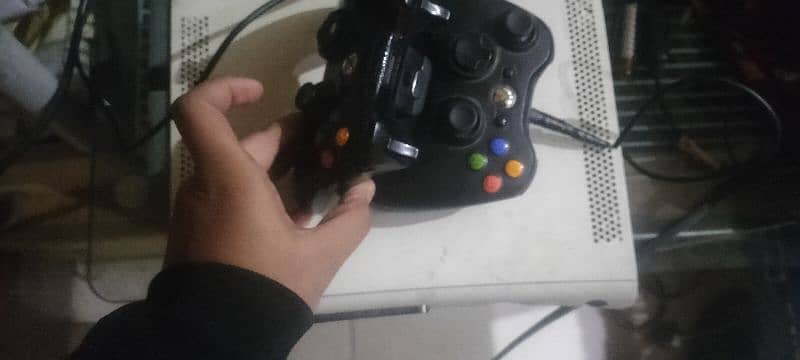 Xbox 360 2 controllers 1 wireless 10 games 2