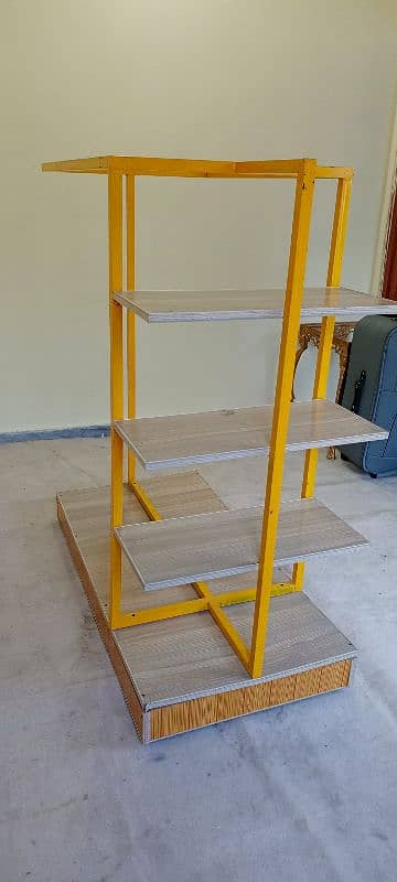 clothes stand 0