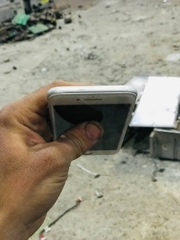 iPhone 6 128 gb PTA uprooted with charger 2