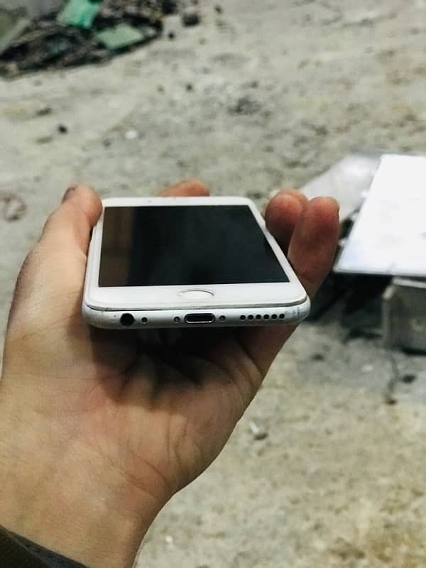 iPhone 6 128 gb PTA uprooted with charger 4