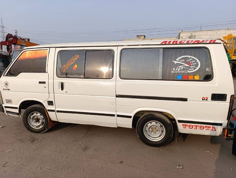 Toyota Hiace 2