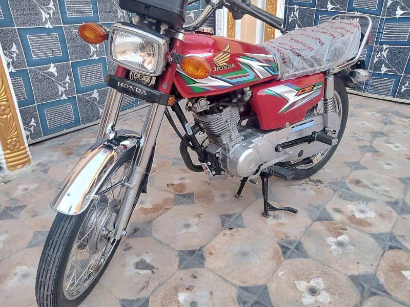 HONDA 125 MODEL23 ISLAMABAD NUM FRESH CONDITION 7300KM USED ONLY 0