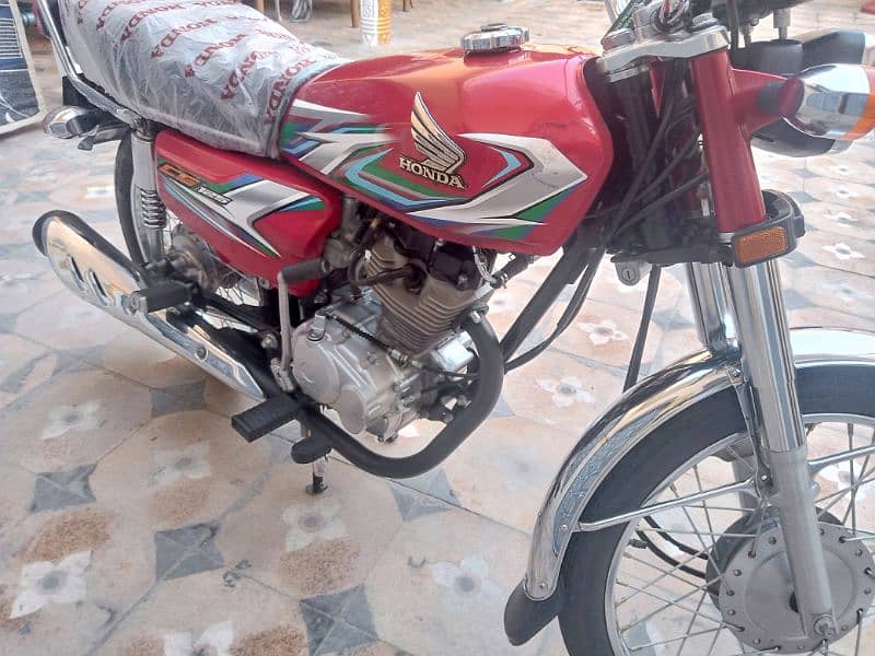 HONDA 125 MODEL23 ISLAMABAD NUM FRESH CONDITION 7300KM USED ONLY 2