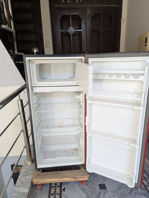 Single door 6 cubic Dawlance fridge 1