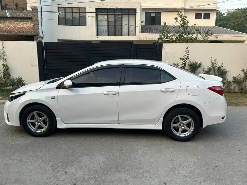 Toyota Corolla Altis Model 2016(Automatic) 3