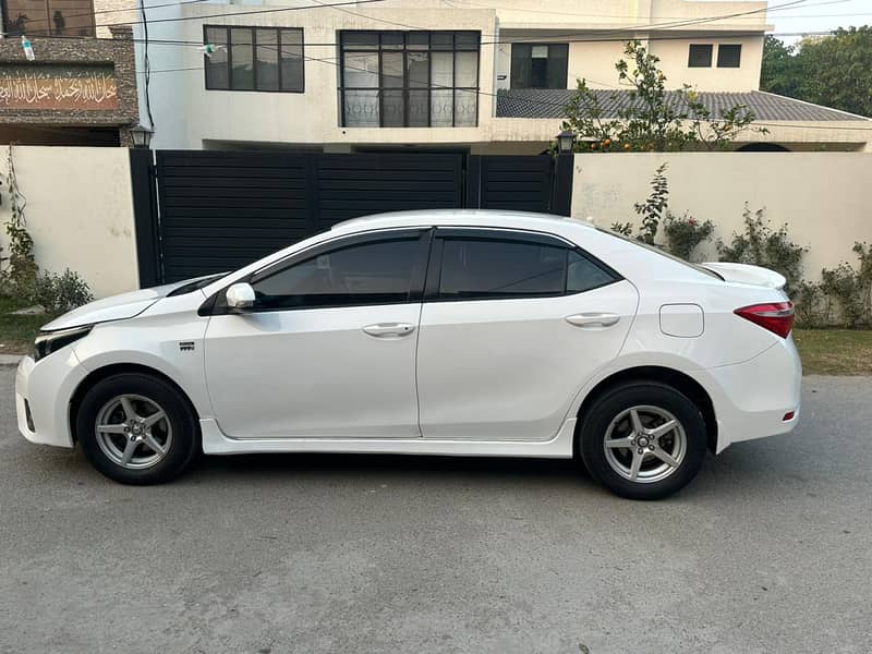 Toyota Corolla Altis Model 2016(Automatic) 6