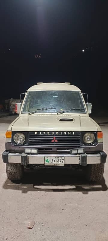 Mitsubishi Pajero 1988 0