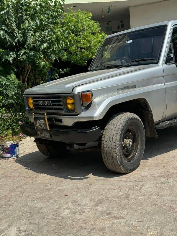 Toyota Land Cruiser 1989 13