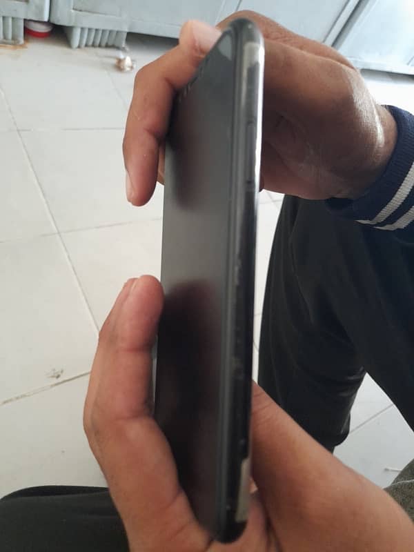 IPHONE XR 64 GB NON PTA 3