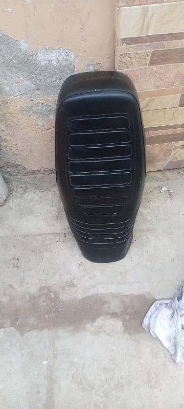 Honda cg 125 geunine seat for sale03015002946 0