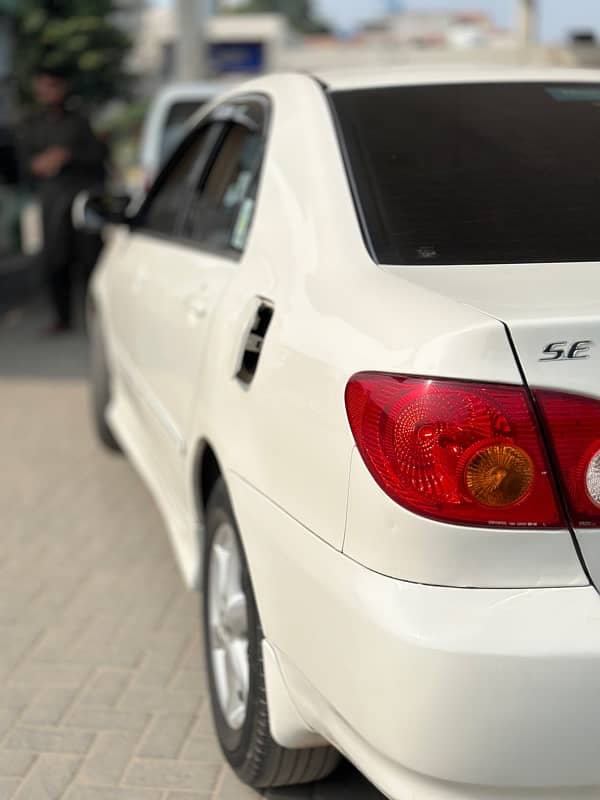 Toyota Corolla see saloon 2004 4