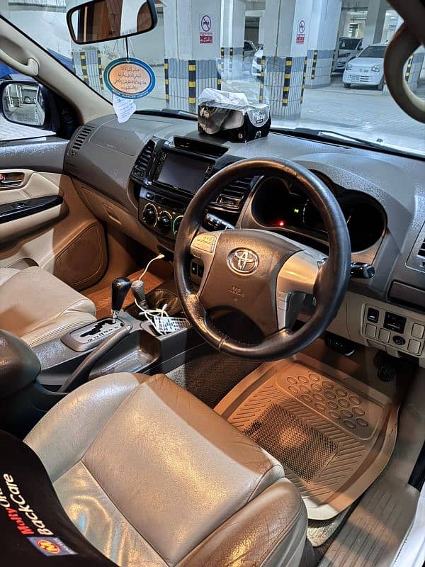 Toyota Fortuner V 2014 9