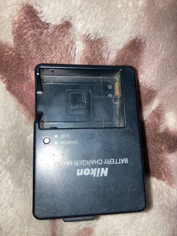 nikon battery charger MH-24 0