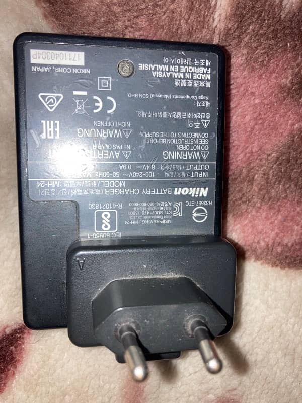 nikon battery charger MH-24 1