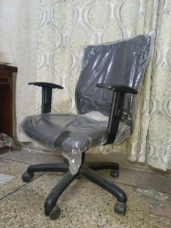 Office/ Gaming Chair (10/10) 1