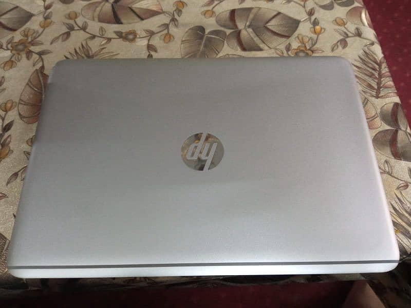 HP Elite book Folio 1040 G3 I7 6th generation 3