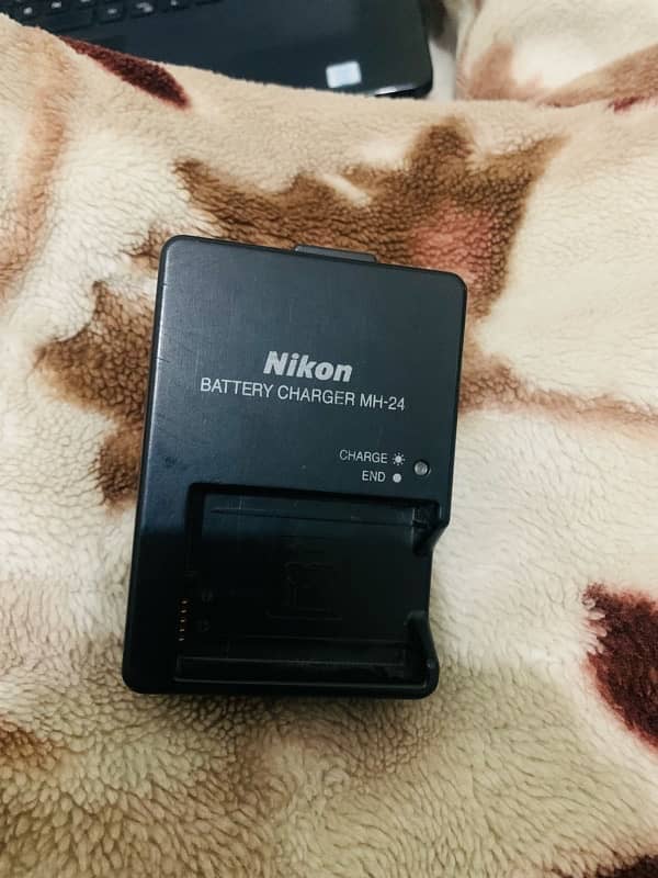 nikon battery charger (MH-24) 0