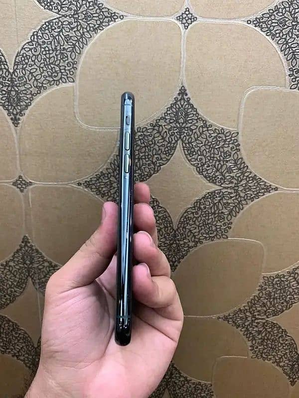 IPHONE 11 PRO / Dual SIMS / PTA Official / 256 Gb  / EXCHANGE 4