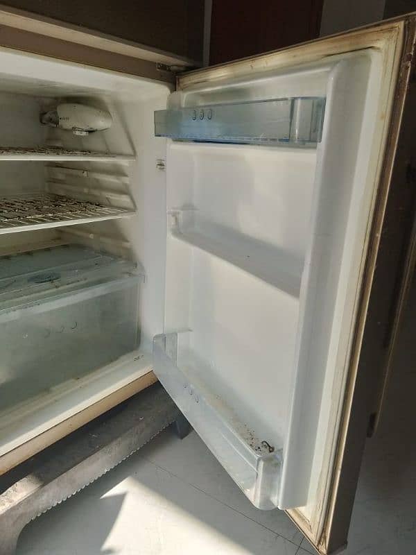 Refrigerator for sale in Lalazar Estate lane 2 rawalpindi 4