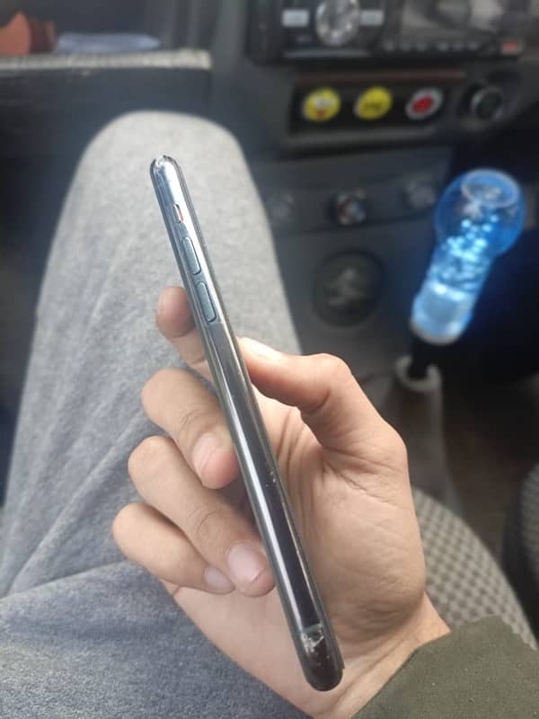 iPhone 11 pro 10 by 10 condition 2