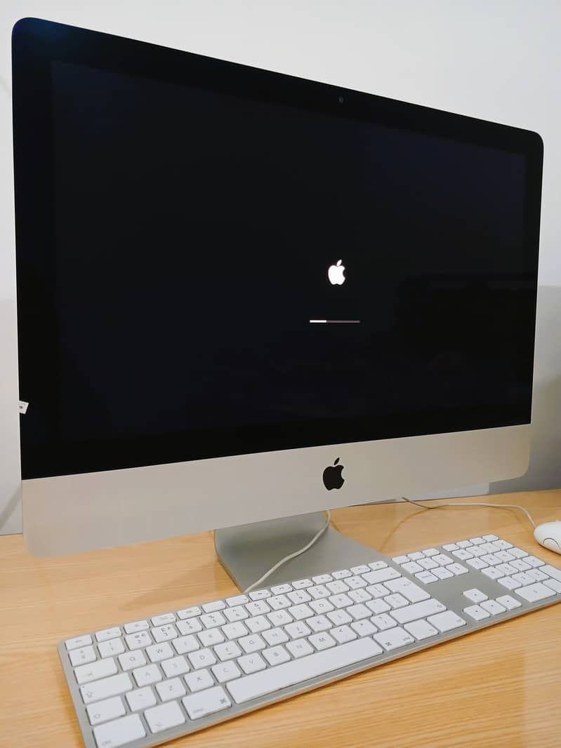 iMac late 2015 Ratina 4k 21.5 Inch (8GB/ 256 GB) 2