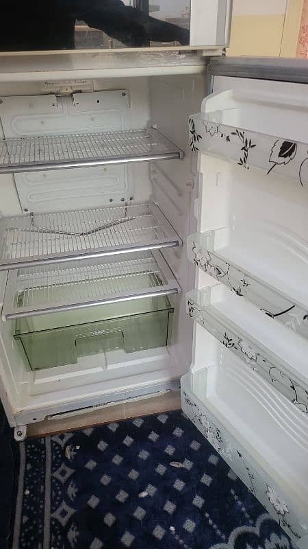 Dawlance Glassdoor Refrigerator For Urgent Sale 0-3-7-0-5-0-3-6-3-4-4 1