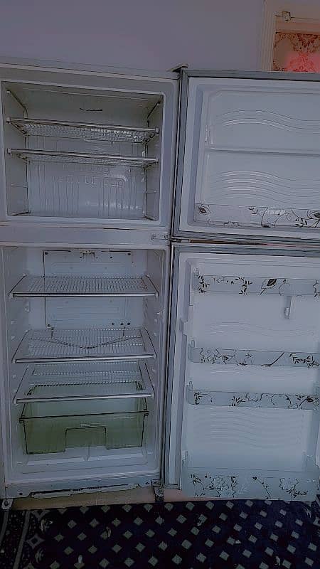 Dawlance Glassdoor Refrigerator For Urgent Sale 0-3-7-0-5-0-3-6-3-4-4 3