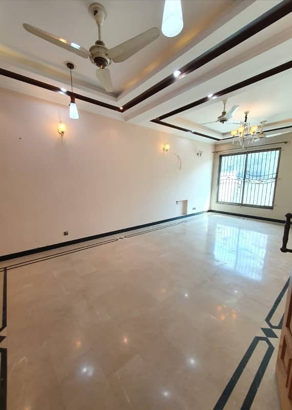 14 Marlas Open Basement Everything Separate Car Parking Near Market & Park G-13/3 9