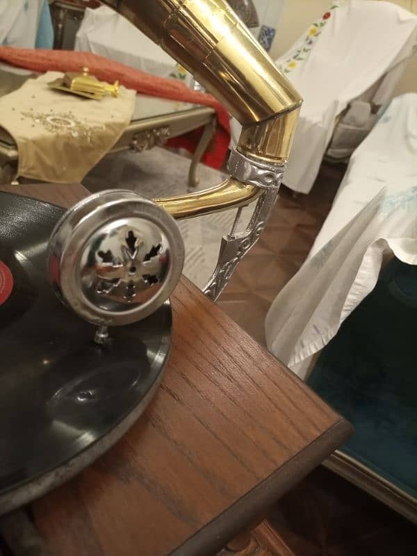 Antique HMV Gramophone to Play 78 RPM Stoned Records. Video Available 9