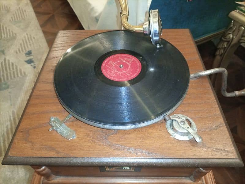 Antique HMV Gramophone to Play 78 RPM Stoned Records. Video Available 3