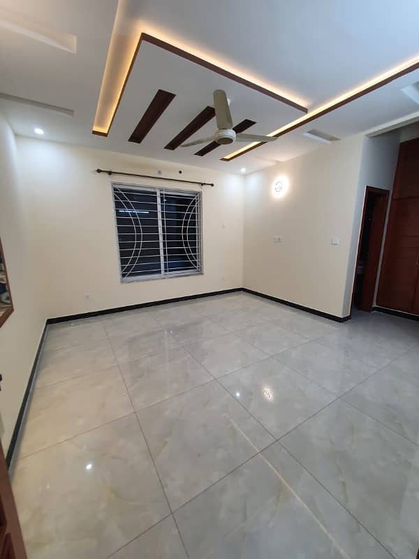 10 Marlas Tile Flooring Ground With All Facilities Near Market and Mosque G-13/3 9