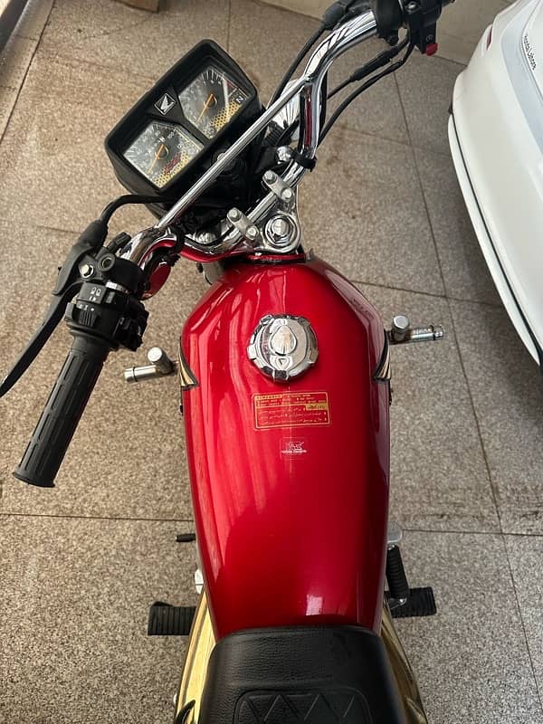 Honda CG 125 Gold Edition 3