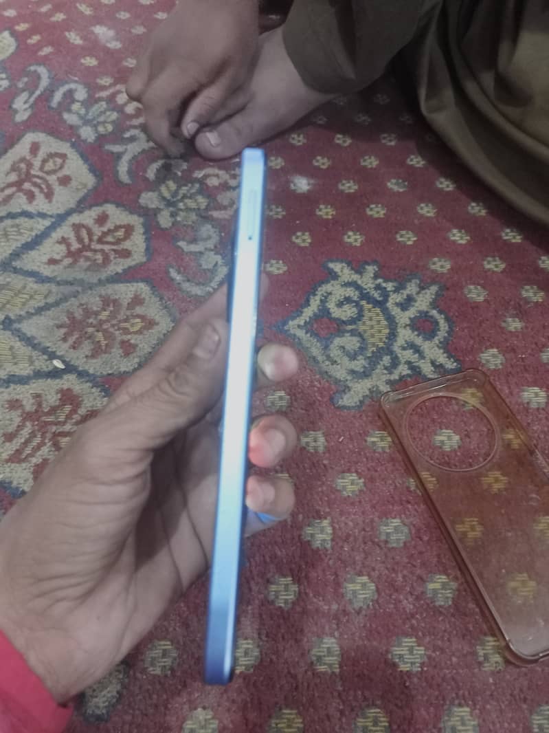 redmi A3 a/64 safsutra hai koye fold ni hai 1