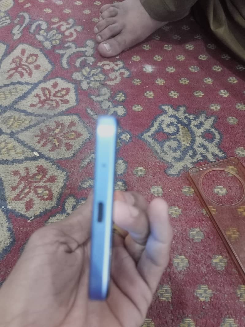 redmi A3 a/64 safsutra hai koye fold ni hai 2