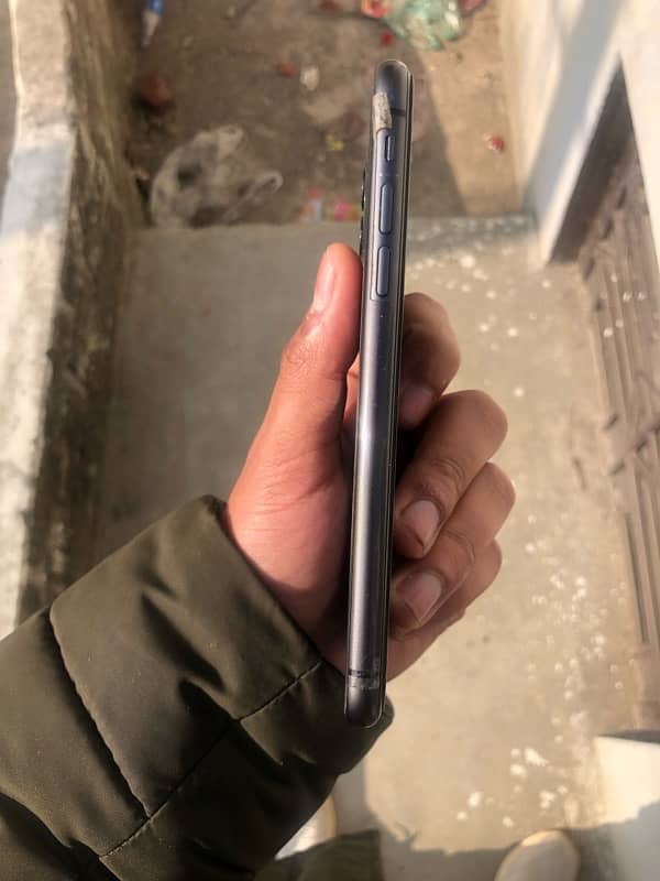 iphone 11 64 gb NonPta 84% battery health 0