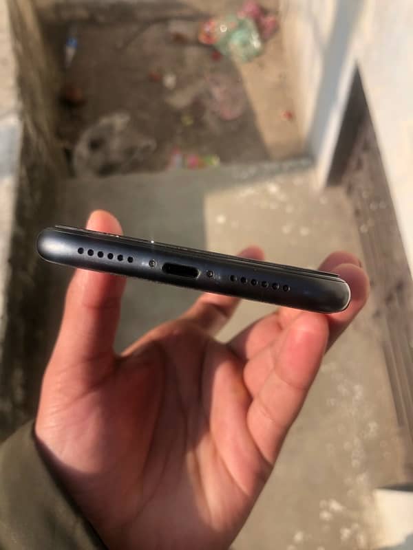 iphone 11 64 gb NonPta 84% battery health 1