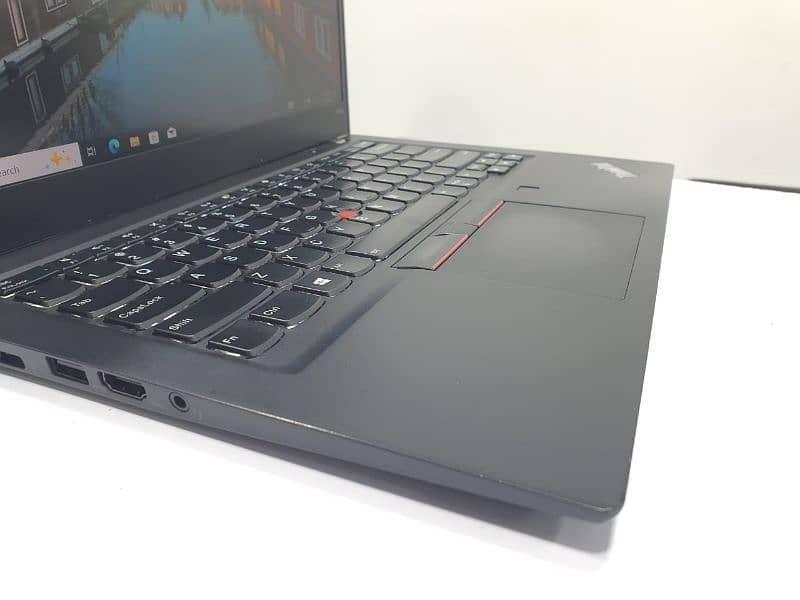 Lenovo Thinkpad T490s 4