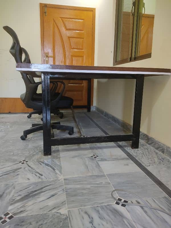 Workstation Table (8x4) with Wooden Partitions 4