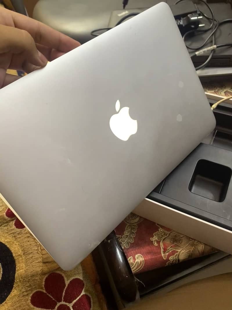 Macbook Air 2015 lick brand new 1