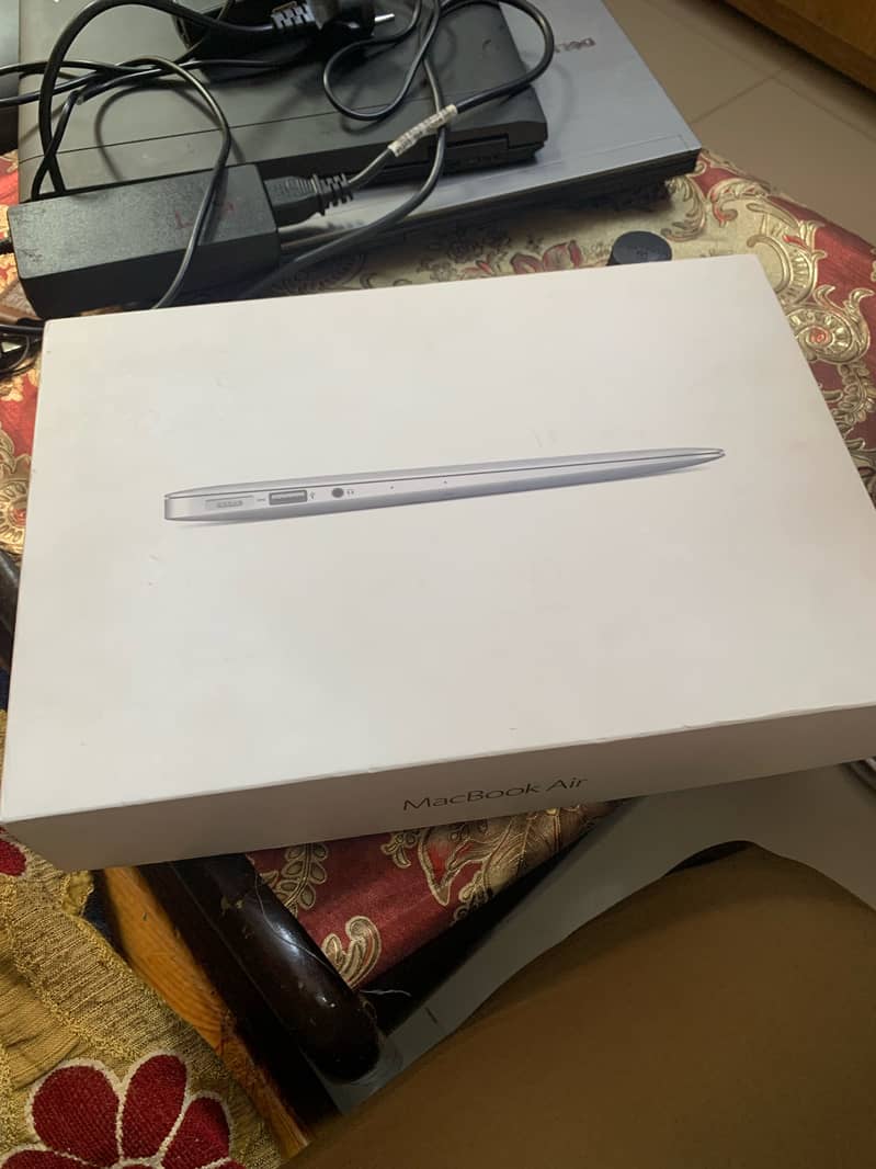 Macbook Air 2015 lick brand new 4