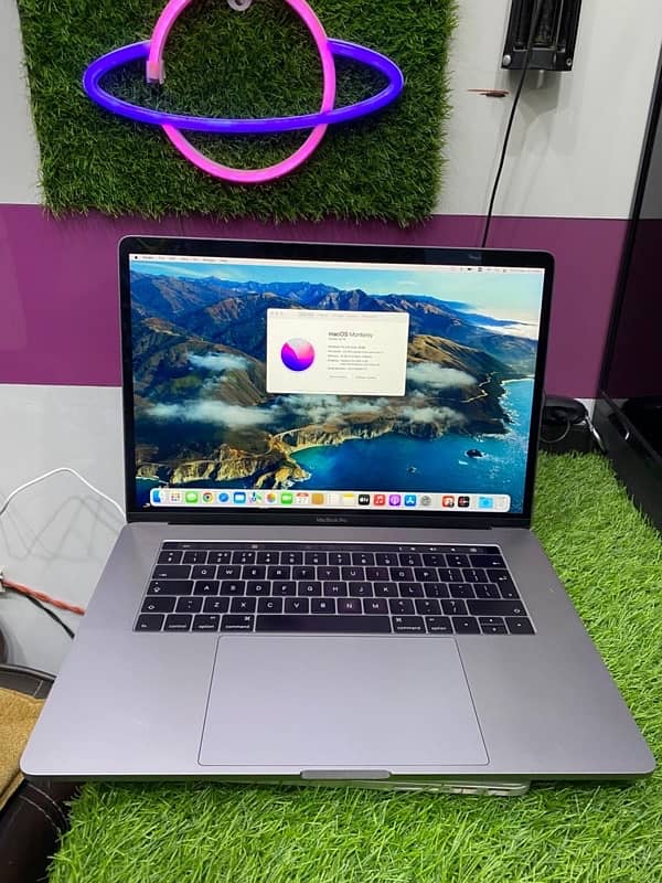 Apple MacBook pro 2016 / m1 0