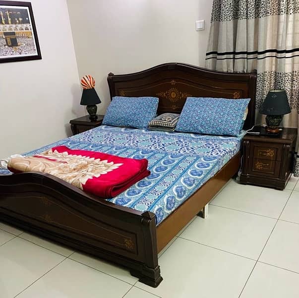 Queen Bed in pure wood with Mattress and Dressing Table 0