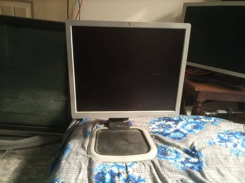 19 inch LCD TV 0