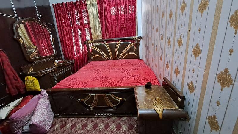 BED SET WITH DRESSING TABLE AND 2 SIDE TABLE 0