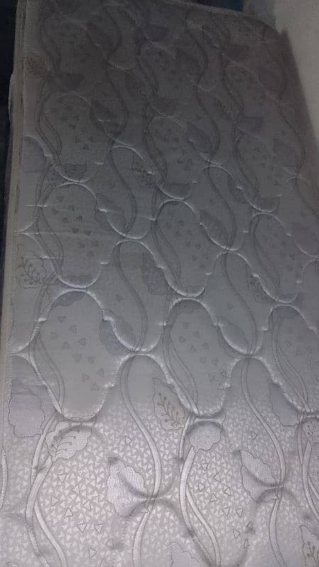 single bed mattress spring  Wala 0