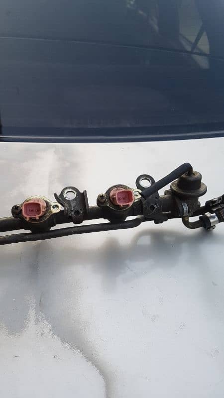 Fuel injectors Nissan sunny. 5