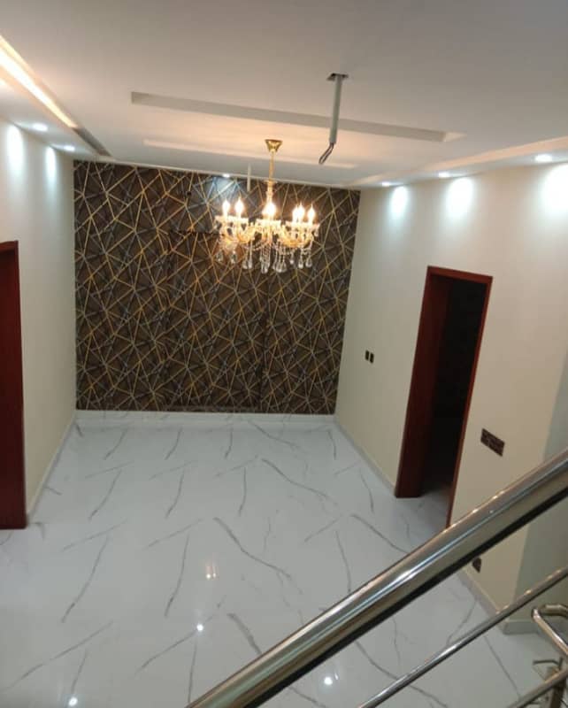 5 MARLA BEAUTIFUL HOUSE AVAILABLE FOR RENT IN KHAYABAN E AMIN 2